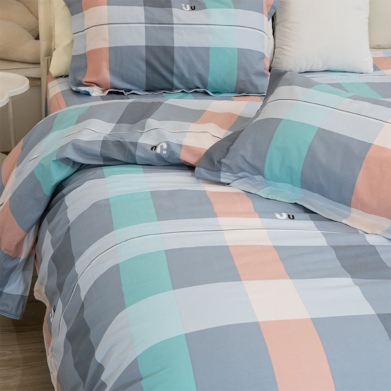 Gray Checkered Cotton Duvet Cover, Shamsas and Pillowcases 4-Piece Set